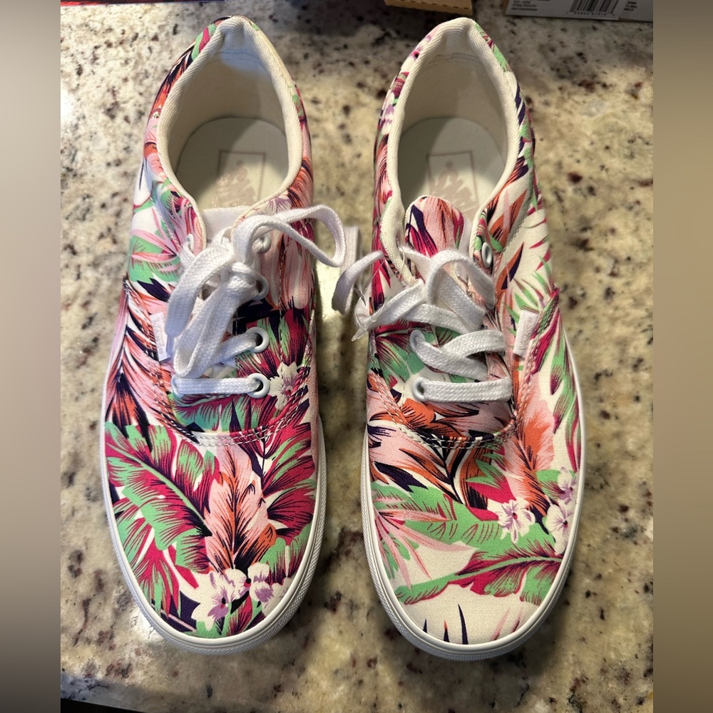NEW Woman’s Vans Canvas Shoe. Size 9